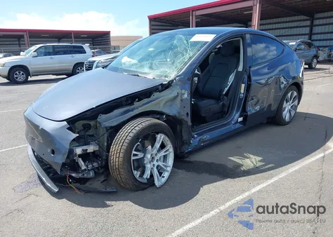 2022 Tesla Model Y Long Range Dual Motor All-Wheel Drive z USA, uszkodzony, nr VIN 7SAYGDEE1NF454652
